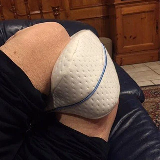 guy sleeps with LegLux Knee Pillow